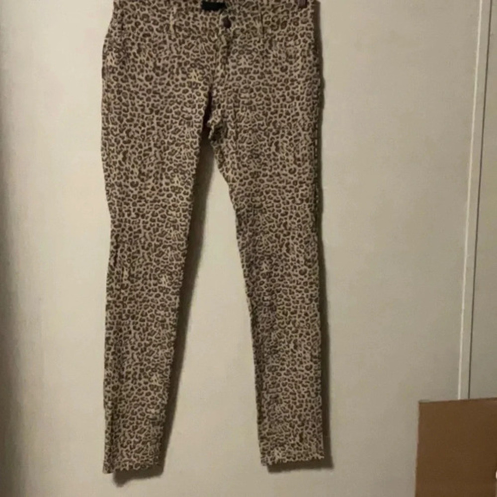 Iris Leopard Print Jeans  Size L   Waist  30 Inseam 30  LIKE NEW  Rise 9"
